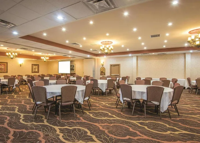 Mountain Valley Inn & Suites